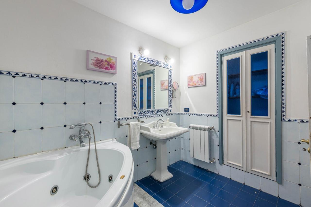 Vicere' Apartment Maqueda ปาแลร์โม ภายนอก รูปภาพ